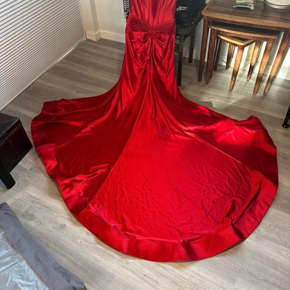 Sheri Hill Prom Dress - Picture 5 of 5